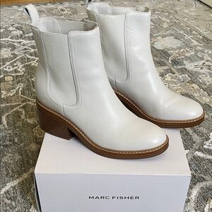 Marc Fisher Cream/White Leather Chelsea Ankle Boots with Brown Stacked Heel